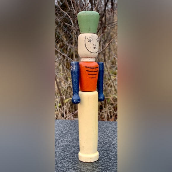 1930s Vintage Turned Wood Articulating Shoulder Joint Skittle Soldier Toy - Picture 10 of 13